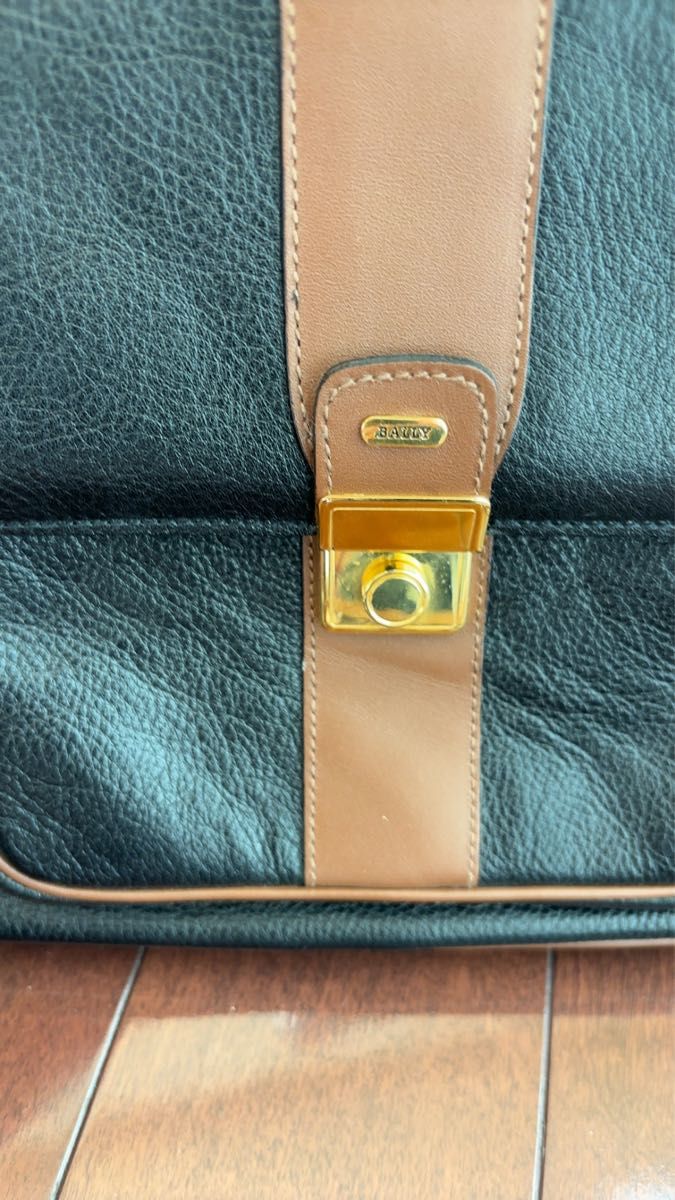 Ballyバリーショルダーバッグ ハンドバッグ レザー 本革 ロック金具