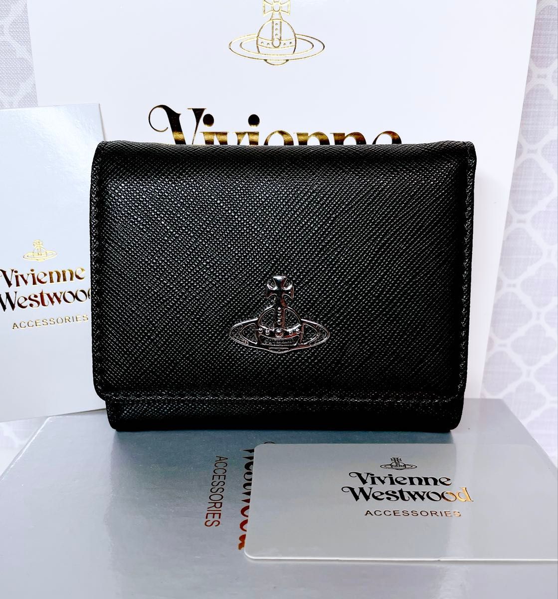 最新 ショッパー付】新品 ヴィヴィアン・ウエストウッド 三折り財布