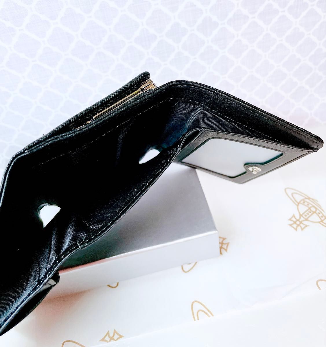 最新 ショッパー付】新品 ヴィヴィアン・ウエストウッド 三折り財布