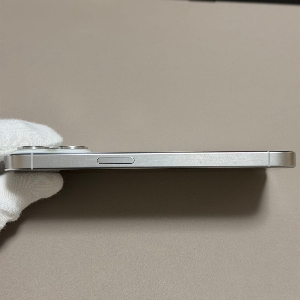 美品 iPhone 15pro 256GB ホワイトチタニウム 付属品あり｜Yahoo