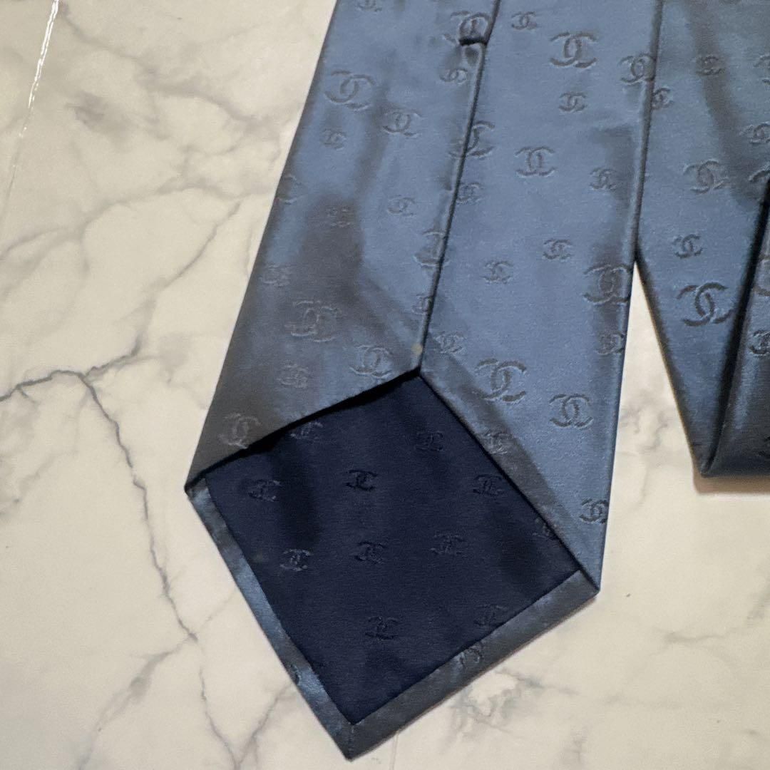 未使用に近い】CHANEL ネクタイ 光沢 グレー ココマーク｜Yahoo!フリマ