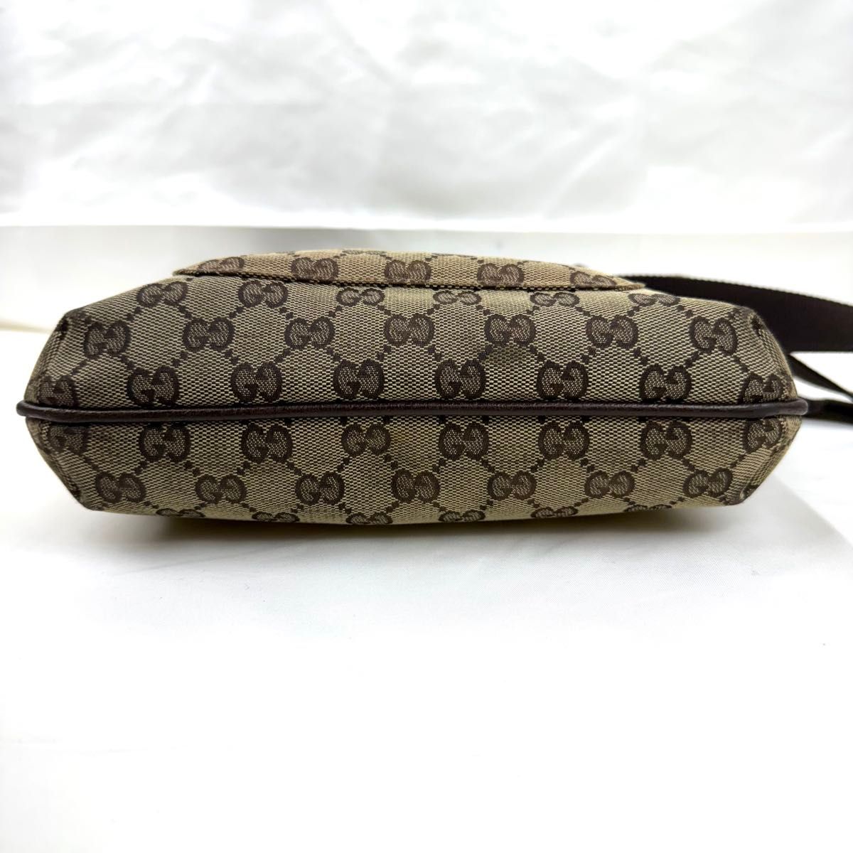 GUCCI グッチ GG柄 ショルダーバッグ クロスボディ 斜め掛け