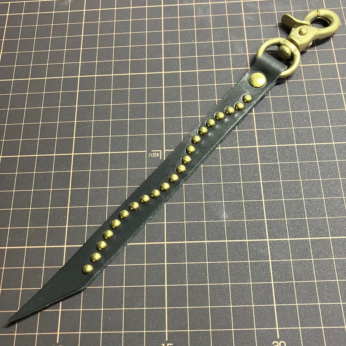 ハンドメイド 栃木レザー 真鍮 スタッズキーホルダー キーリング