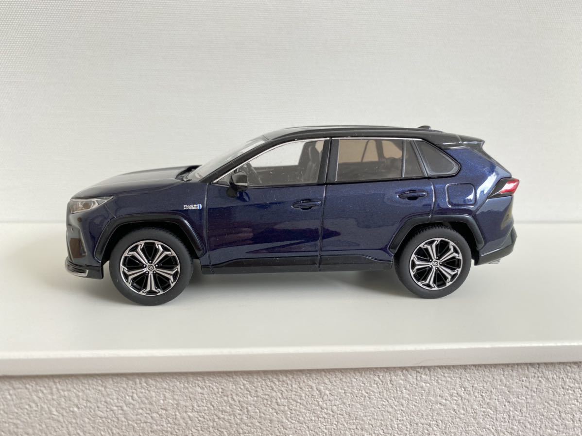 送料込み RAV4 PHV ミニカー トヨタ 1/30 カラーサンプル 2RA