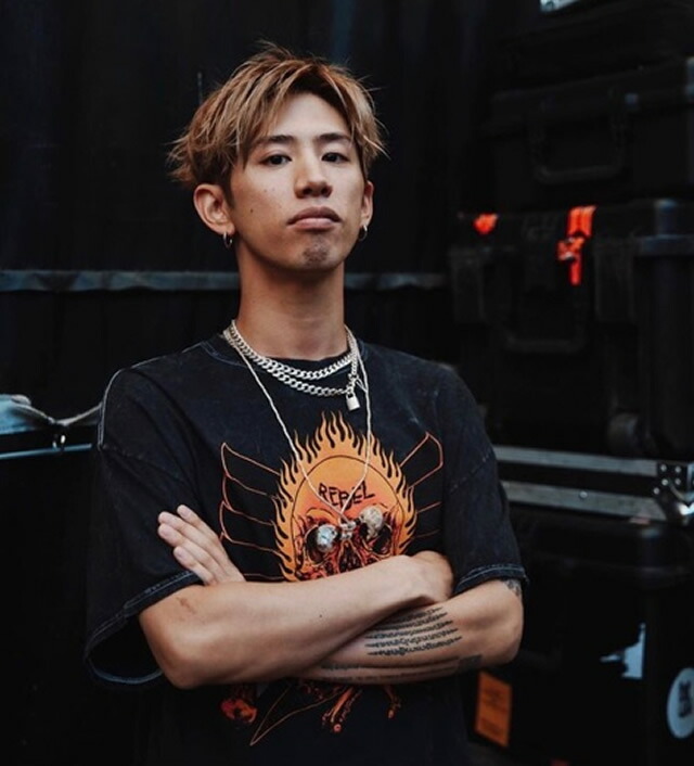 Yahoo!オークション - ONE OK ROCK(ワンオクロック)Taka着用 ワールド