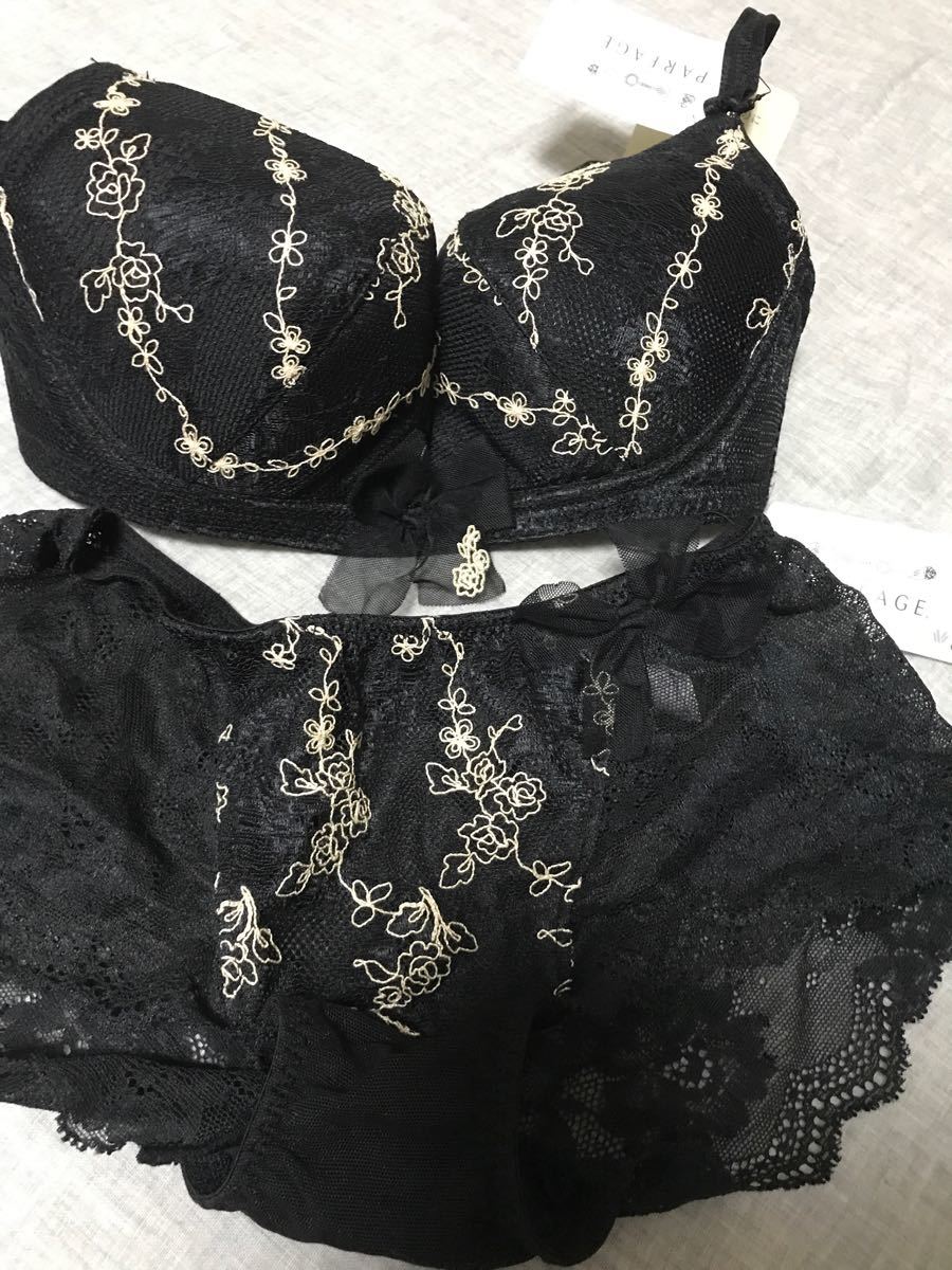 新品未使用黒レースリボン刺繍パルファージュブラジャーショーツセット