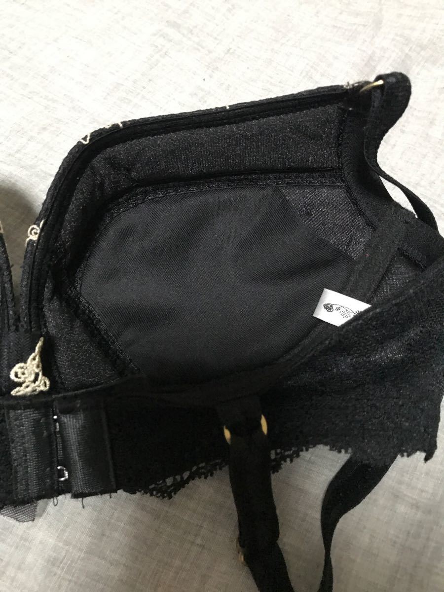 新品未使用黒レースリボン刺繍パルファージュブラジャーショーツセット