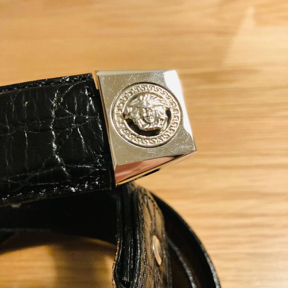 即決 ヴェルサーチ VERSACE ベルト メデューサ 金具 クロコ型押し 幅