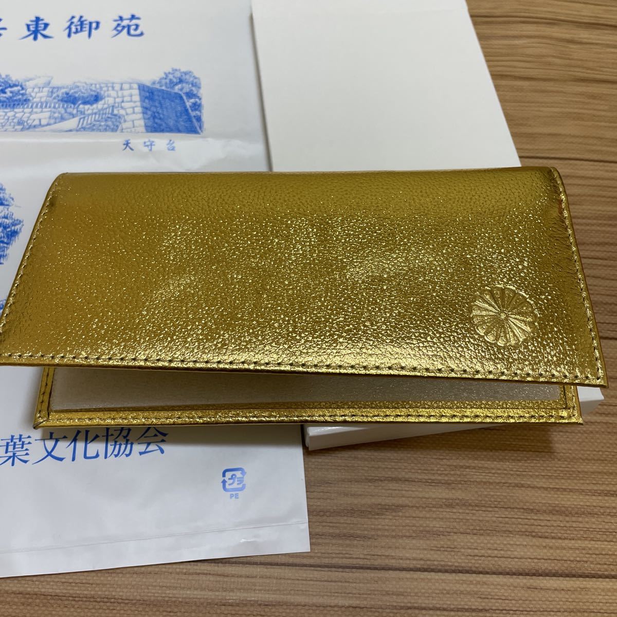 菊の御紋入り 皇居 皇居東御苑限定 長財布 革 ゴールド 新品｜Yahoo