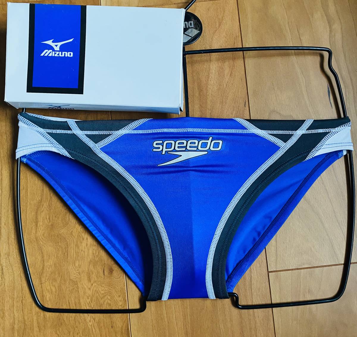 Yahoo!オークション - 【美品・箱付き】SPEEDO / 競パン / ブルー×ブ