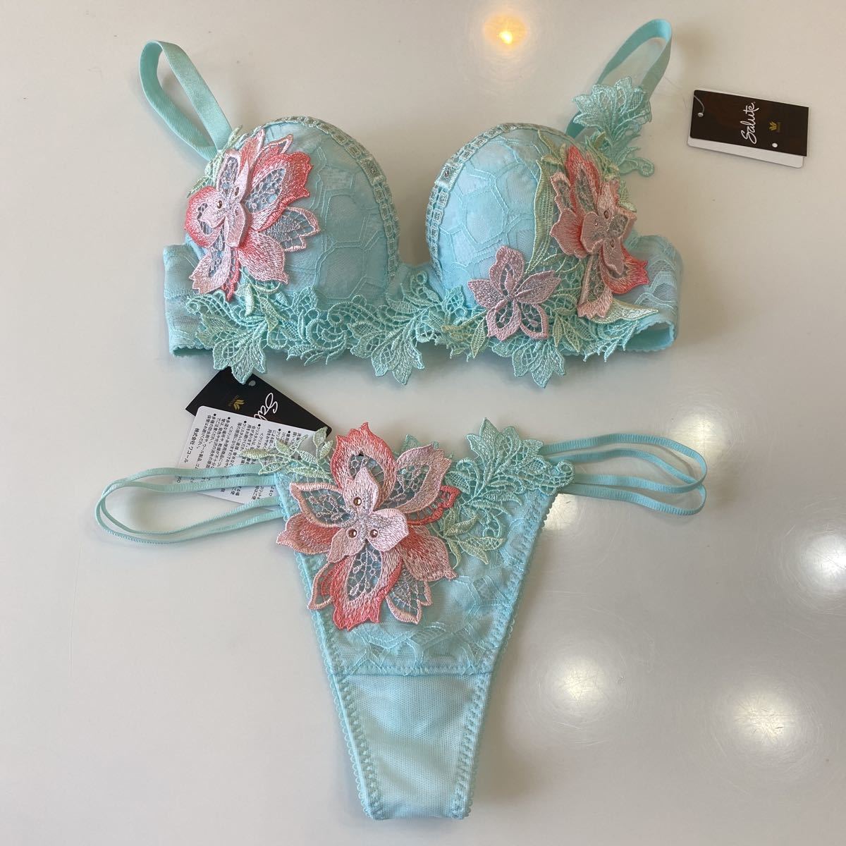 未使用タグ付 ワコール サルート ブラジャーD65 ショーツM 上下セット