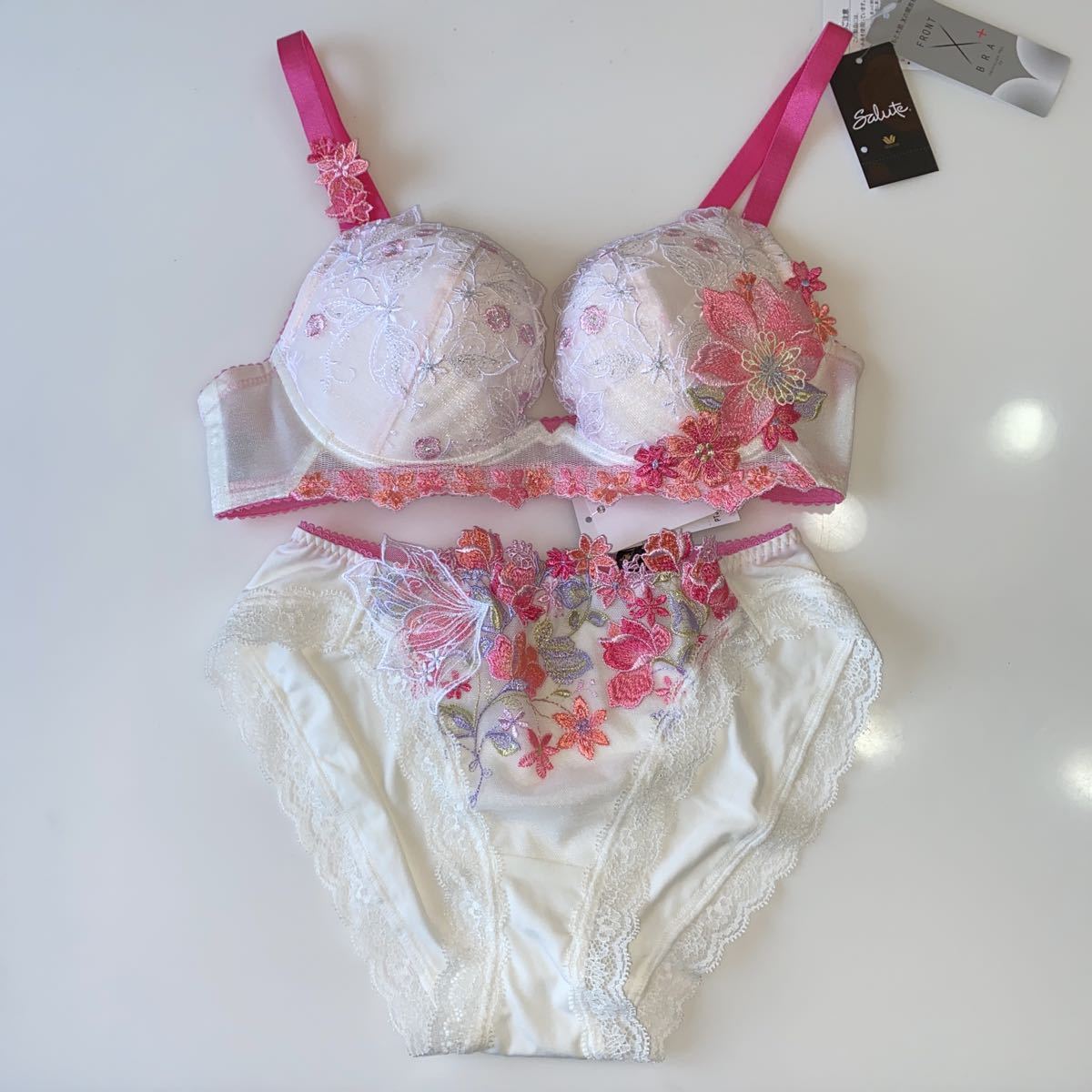 未使用タグ付 ワコール サルート ブラジャーD70 ショーツM 上下セット