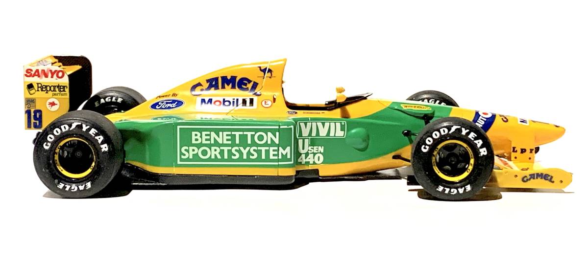 完全動作品 1⁄10 F1 ベネトン B192 ミハエル・シューマッハ F102