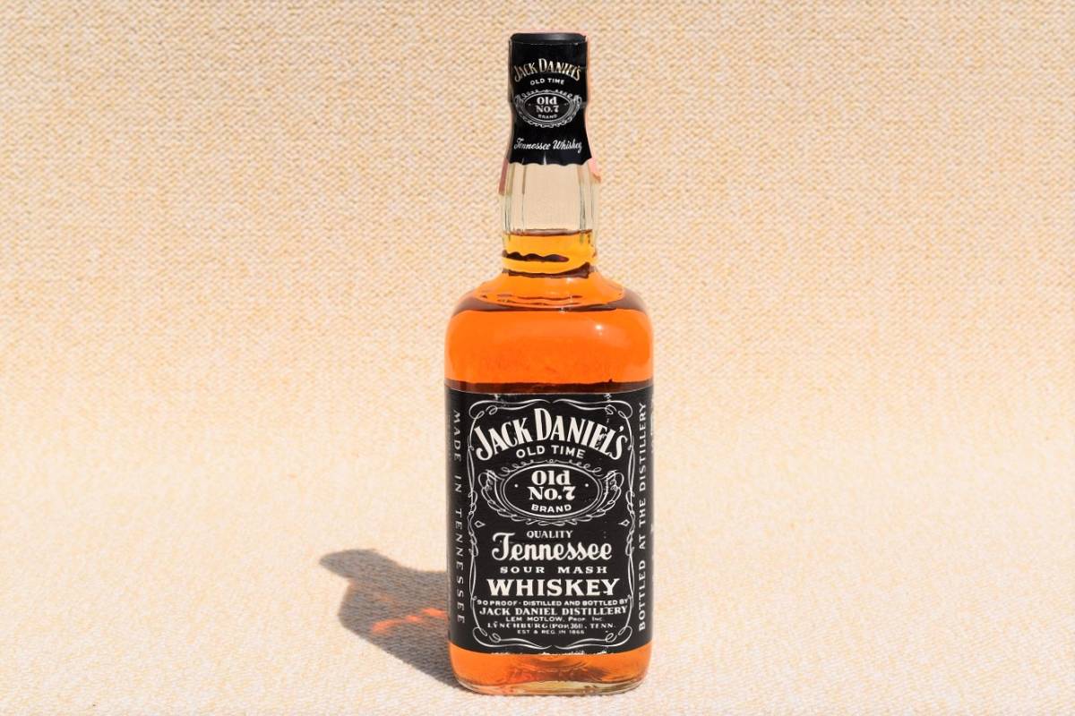 □ ジャックダニエル 旧ボトル 赤紙封印 750ml 瓶底82 84 □ i