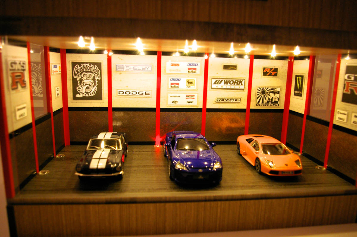 1/18展示可・ネオアメリカンガレージ・ディスプレーBOX / 点滅LED8灯