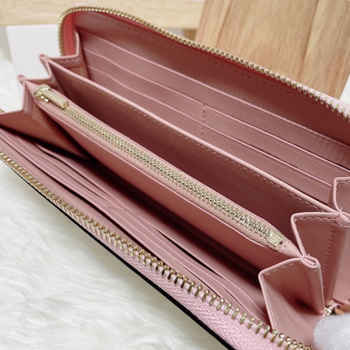 COACH コーチ 馬車ロゴ ホースアンドキャリッジ ストラップ付き長財布