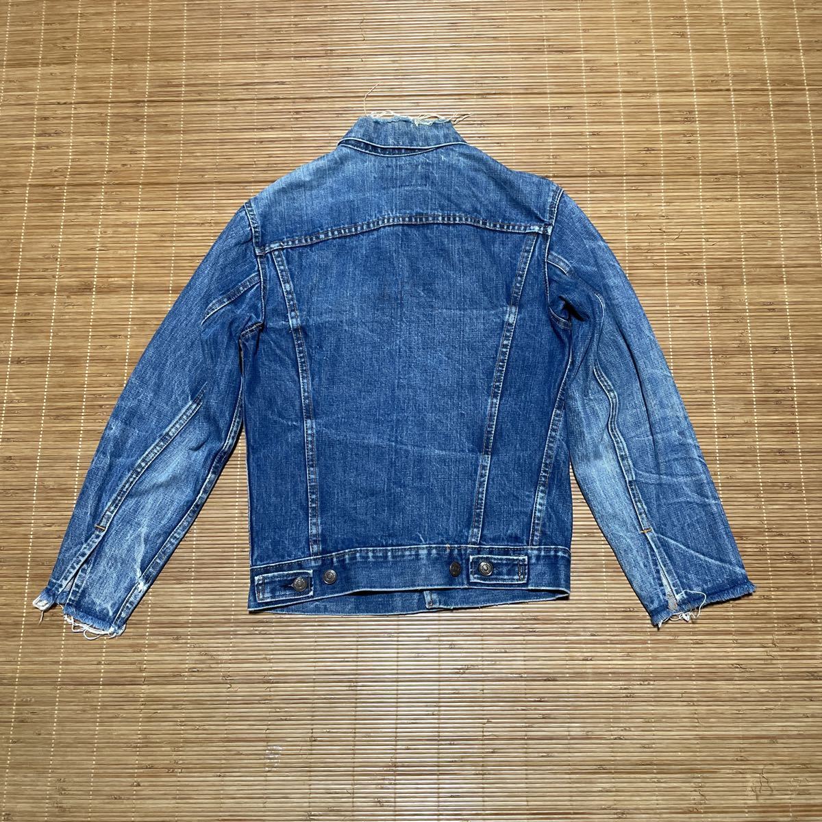 Yahoo!オークション - LEVI'S リーバイス BIG E ボタン裏 526 刻印 不