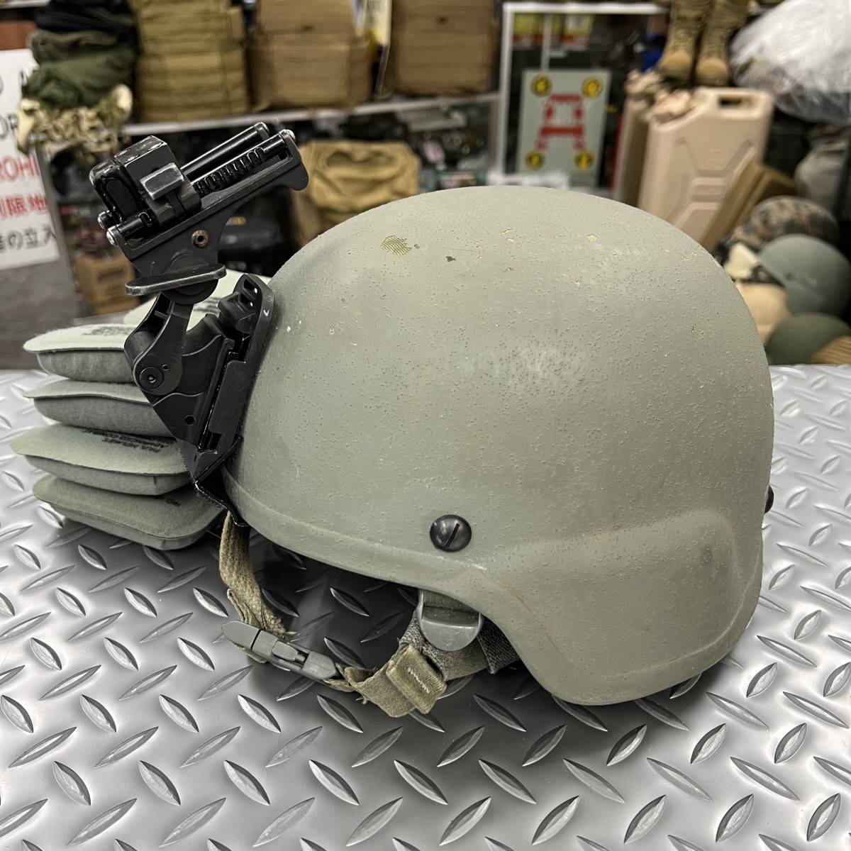 Yahoo!オークション - 米軍実物 SDS ACH/MICH ヘルメット MEDIUM revis