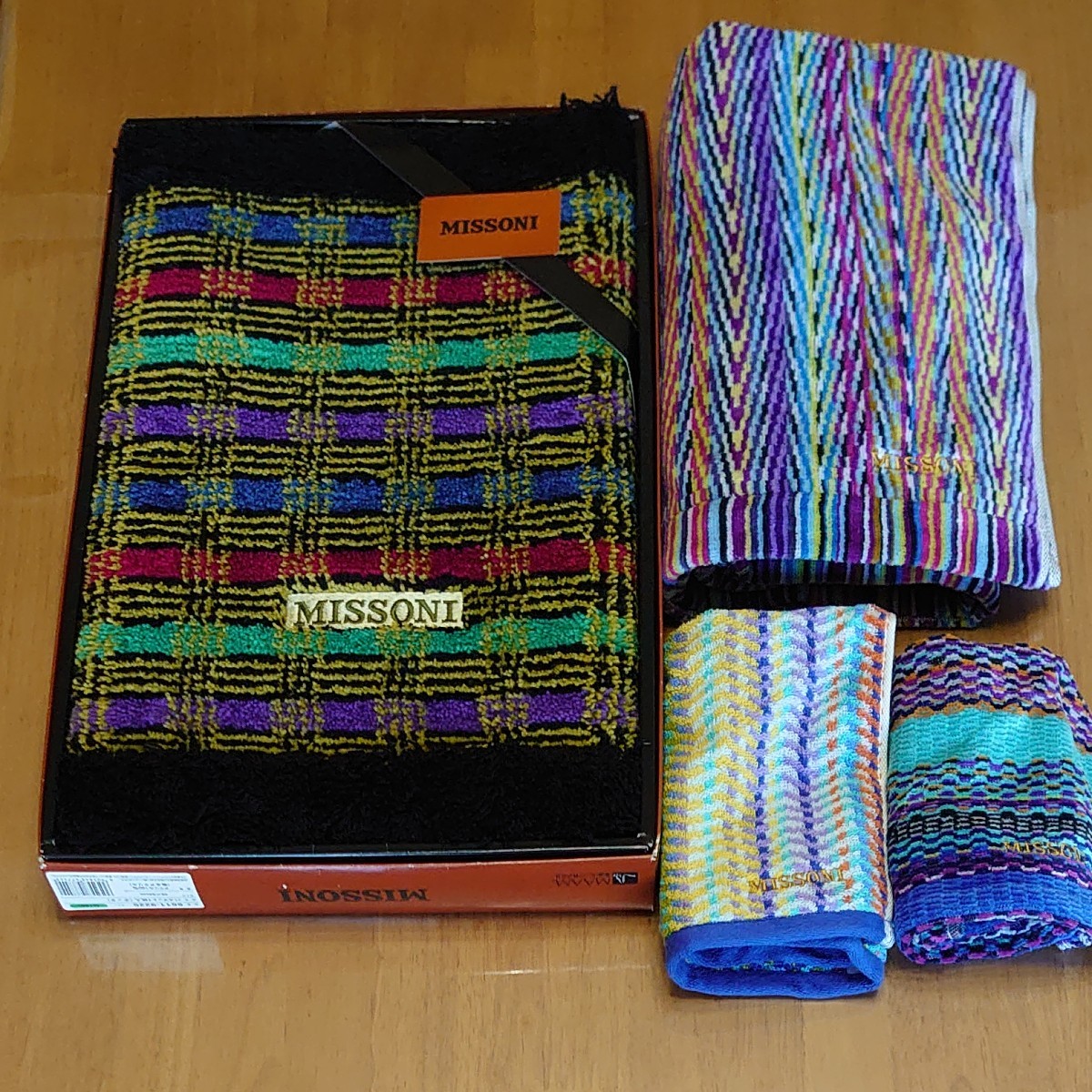 ミッソーニ MISSONI バスマット1枚とバスタオル1枚とウォッシュタオル2