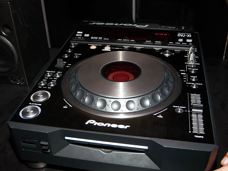 パイオニア、「VSW-1」向けのDJ/VJ用ビデオスイッチャー