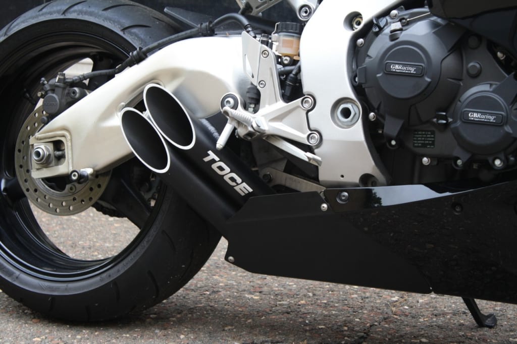 TOCE製目立ち度抜群なCBR1000RR用マフラー08-11｜AxxL