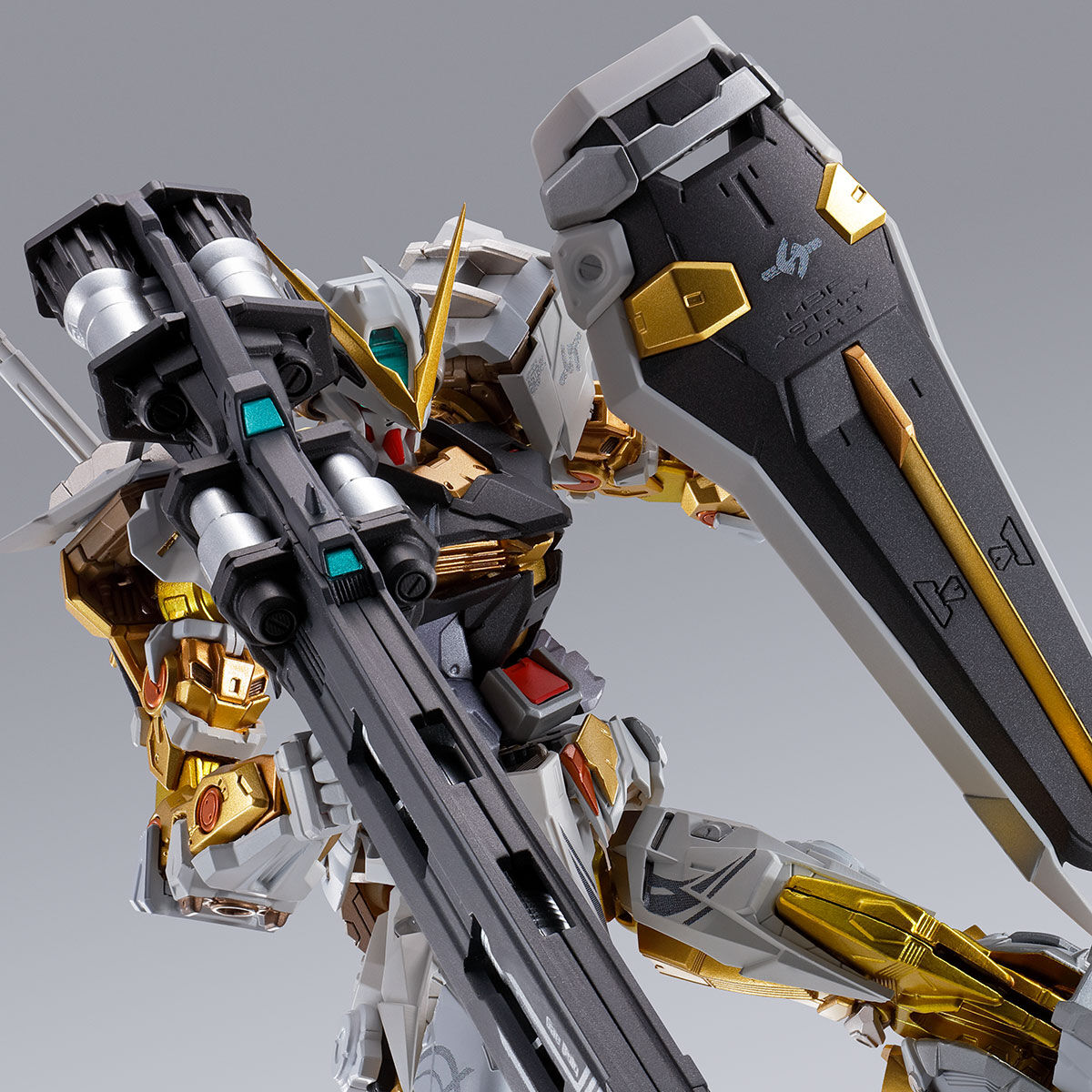 抽選販売】METAL BUILD ガンダムアストレイ ゴールドフレーム
