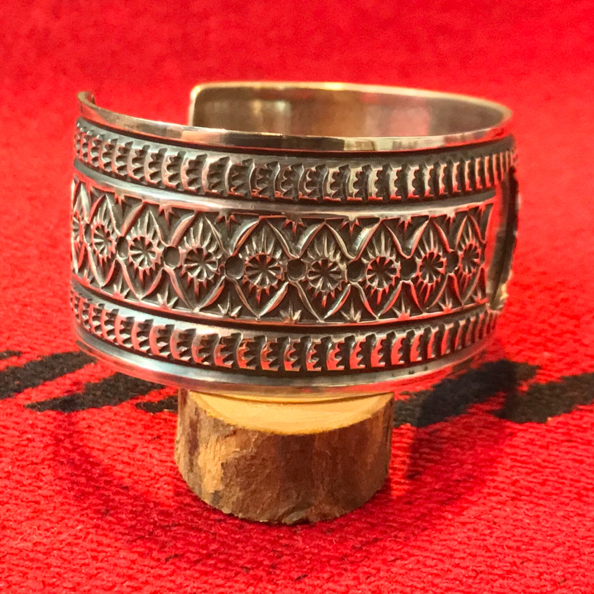 NAVAJO サンシャインリーブス スタンプワークターコイズバングル