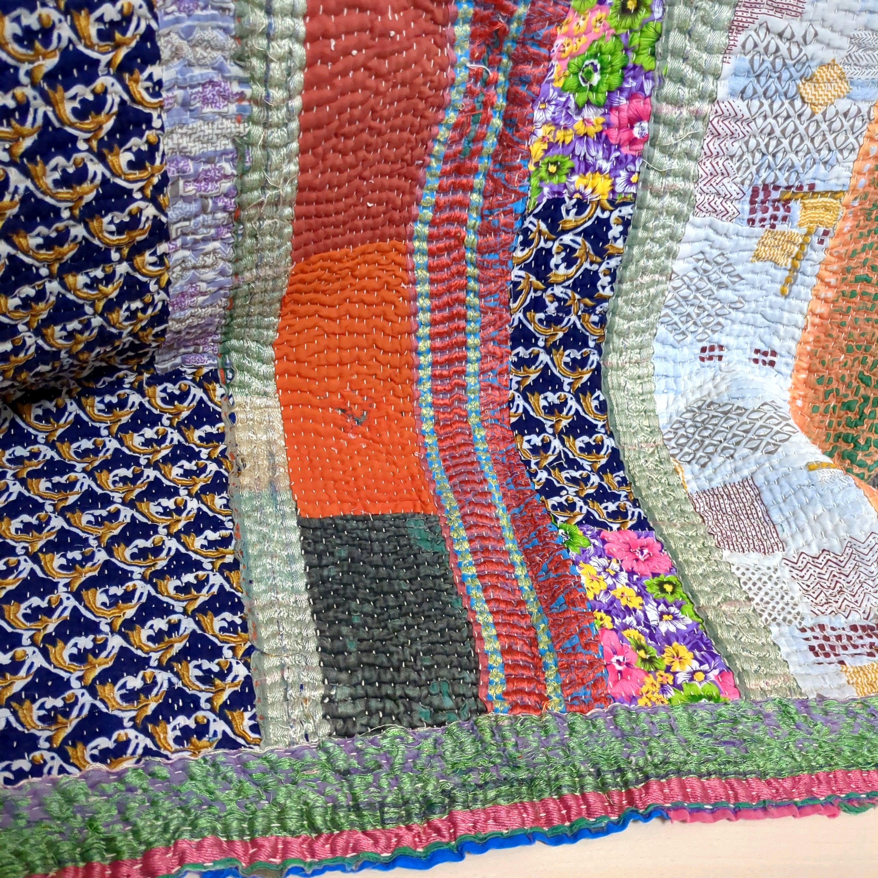 艶やかなパッチワークラリーキルト 刺し子 刺繍布 インド綿