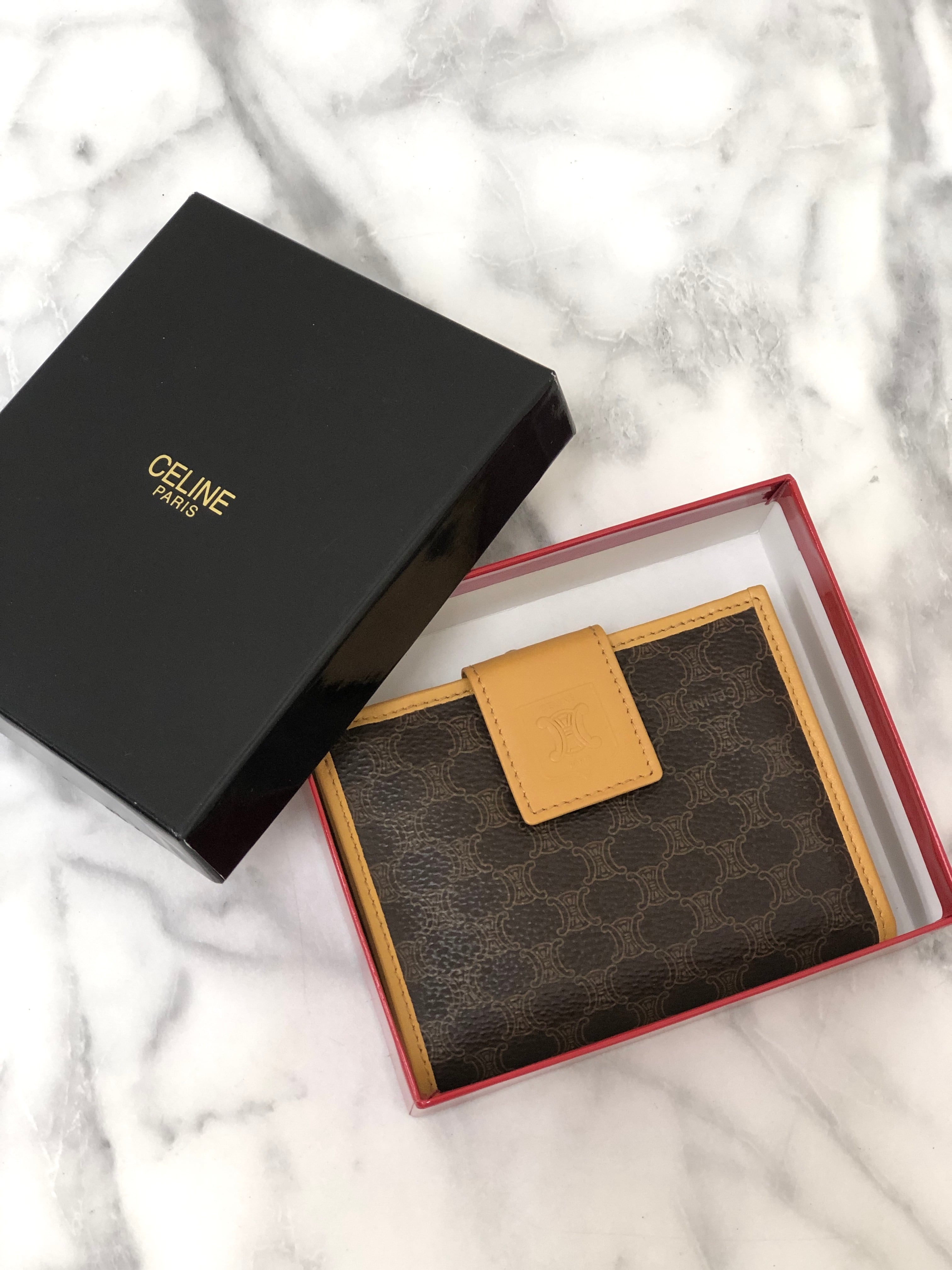 CELINE セリーヌ 財布 ブラウン ブラゾン型押し がま口 2つ折り