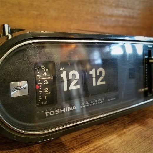 スペースエイジ 東芝2バンドラジオ付きパタパタ時計 | 旧式生活雑貨店