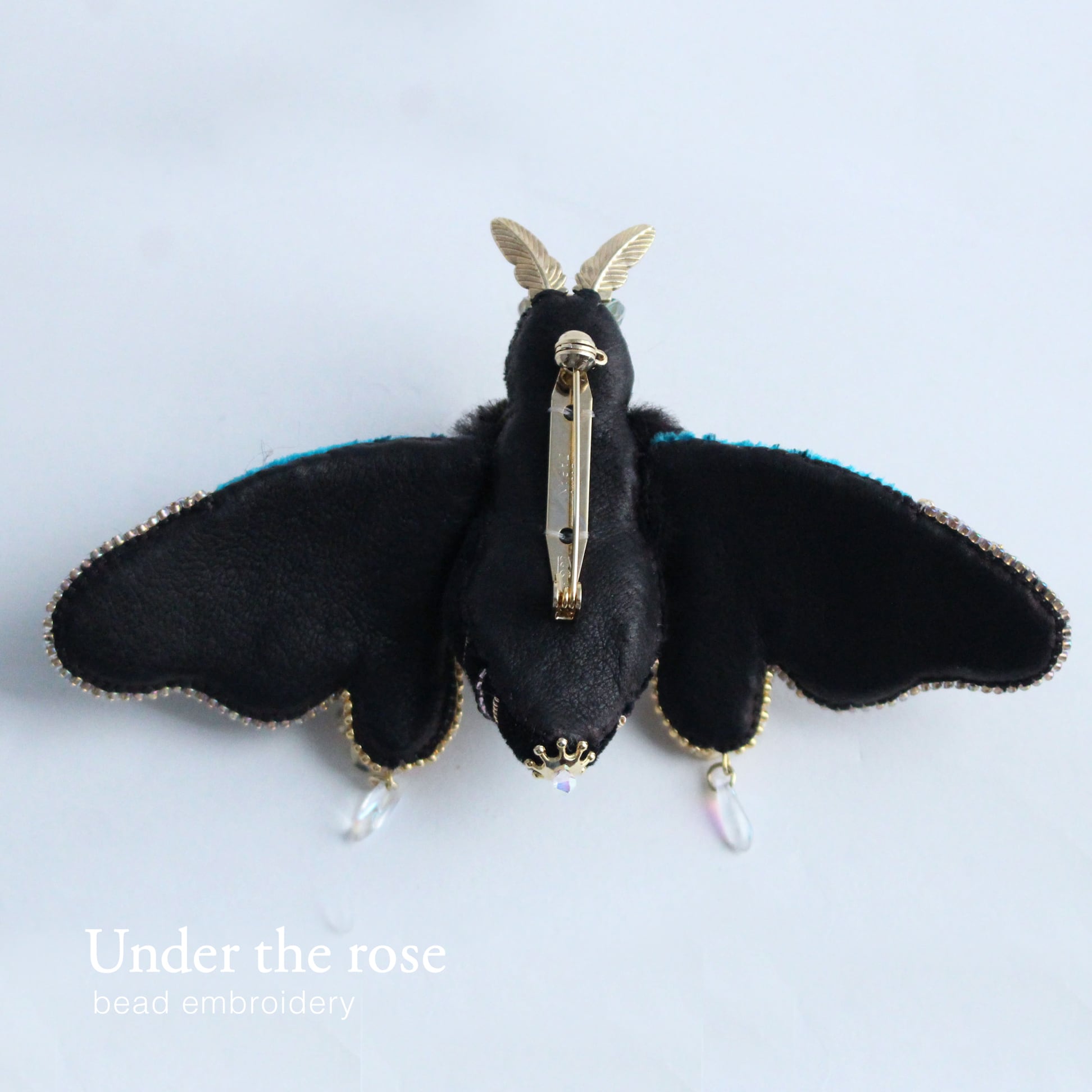 終了【抽選販売】ビーズ刺繍の昆虫ブローチ No.39「サフィール