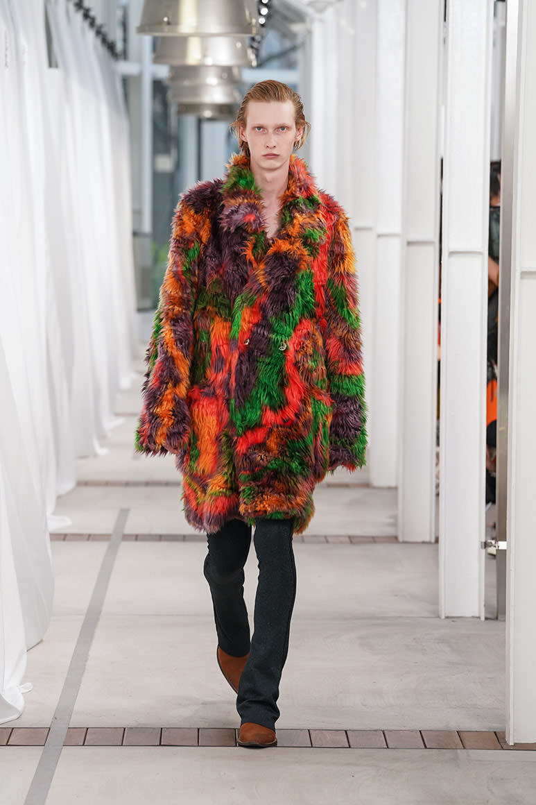 aw22-23tokyo_runway_img24.jpg?