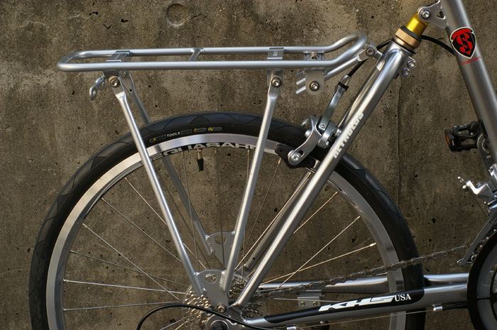KHS F-20RC リアキャリアの取り付けです。 – Bici Termini