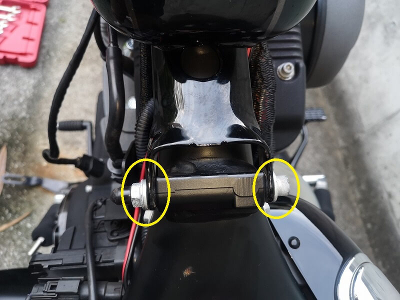 日本一詳しい（？）スポーツスターのタンクの外し方 | バイクライフを