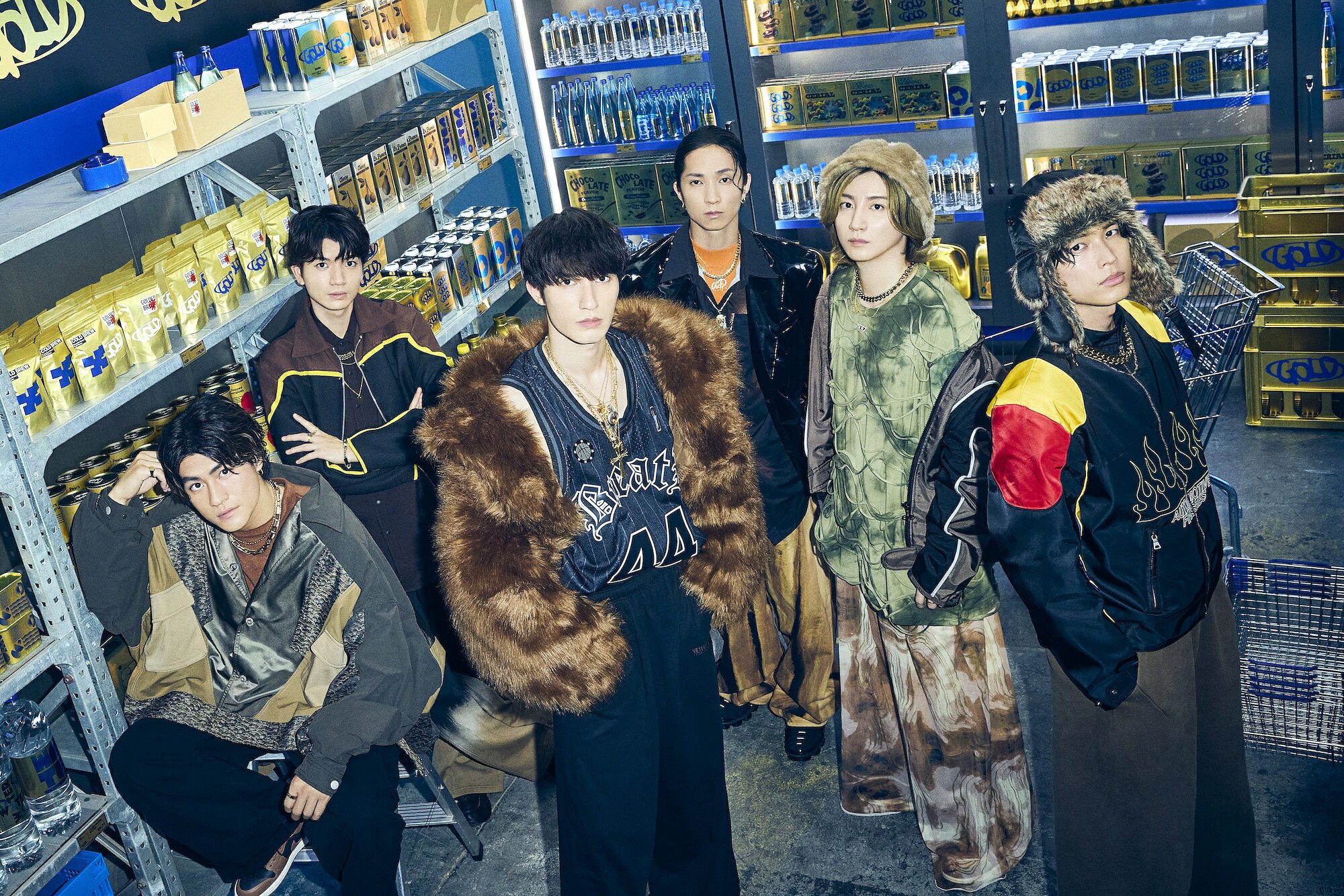 SixTONESが最新作「GOLD」で見せる“型破り”な魅力。音楽ライターが解説