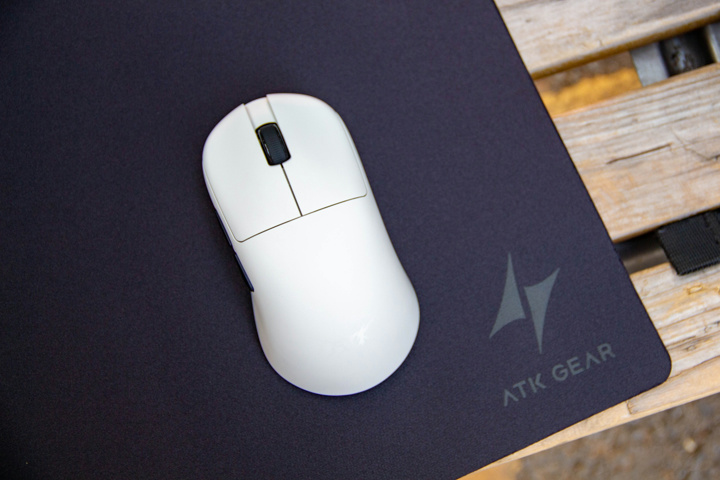 ATK、その名のとおりZOWIE U2クローンで最上位モデルとなるワイヤレス