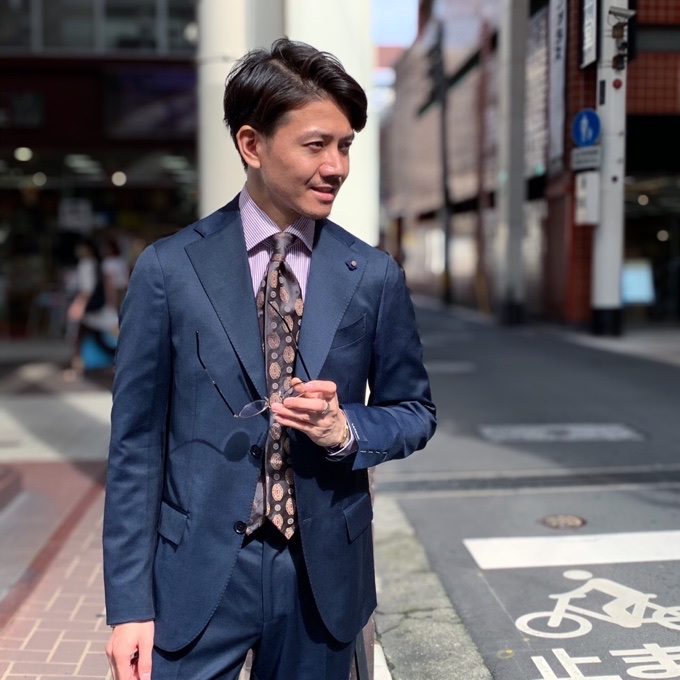 煌びやかで着映えする一着”LARDINI 4シーズンストレッチソラーロスーツ