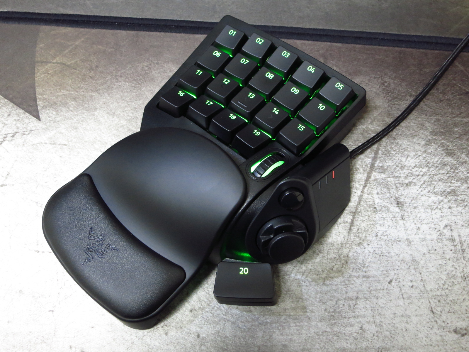 Razerのゲーミングキーパッド『Razer Tartarus Pro』を買ってみた