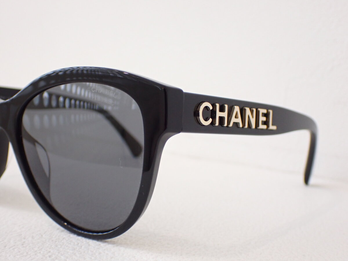 ビッグロゴモチーフがインパクトのある サングラス｜CHANEL(シャネル
