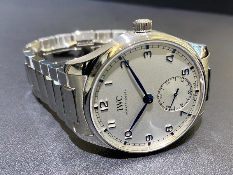 IWC “ポルトギーゼ オートマチック 40”ブレスタイプでクールな印象に