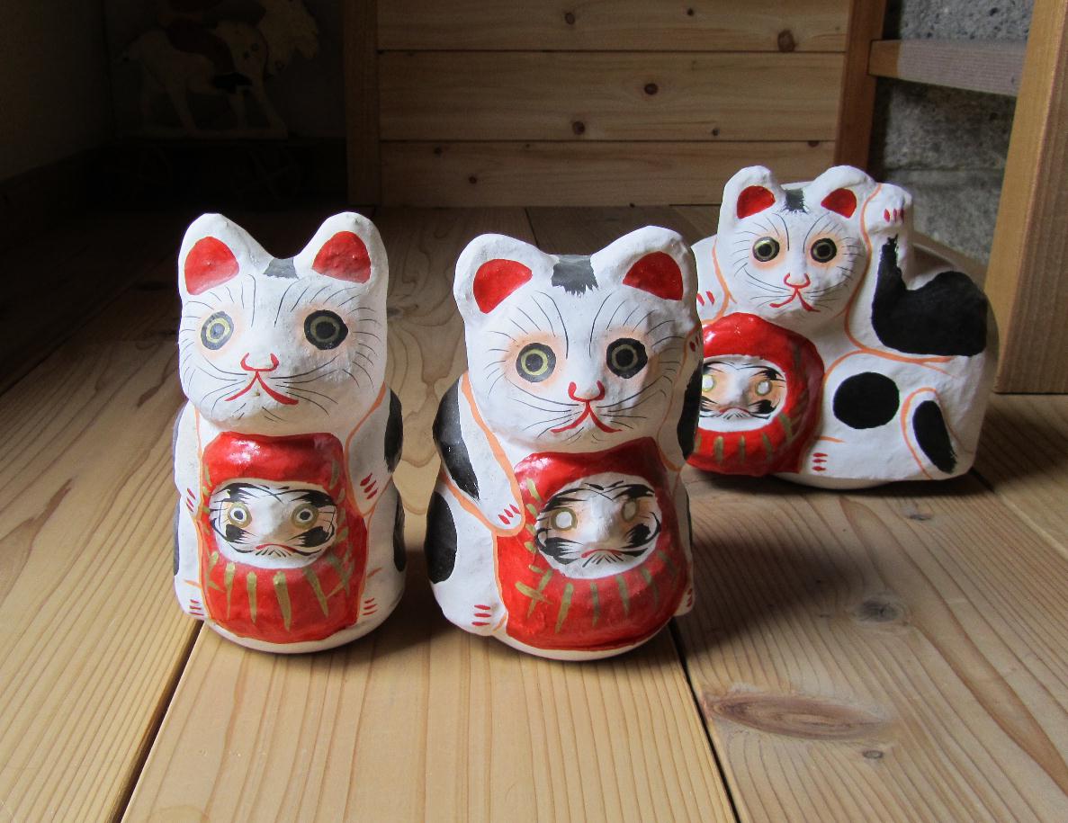 八郷の日々: 多摩張り子の招き猫