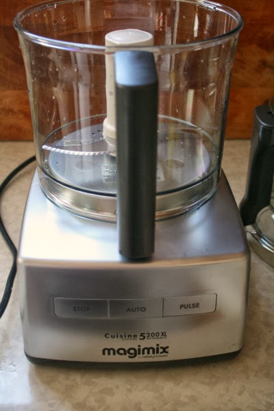 Magimix 5200XL 16-cup Food Processor by Robot-Coupe + Dough Bowl