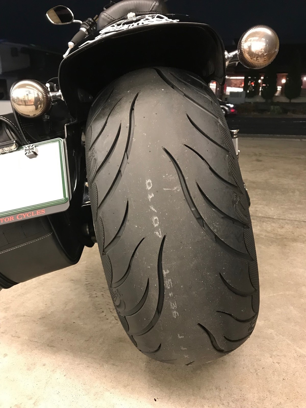 ハーレーダビットソン ブレイクアウトリヤタイヤ純正ミシュラン240