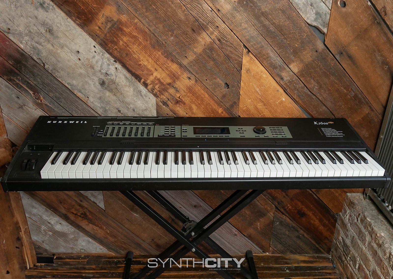 MATRIXSYNTH: Kurzweil K2600XS 88-Key Digital Sampling Workstation
