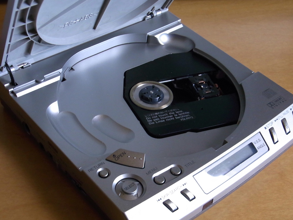 卓上オーディオ (Tabletop Audio): ポータブルDVDプレイヤー(Panasonic