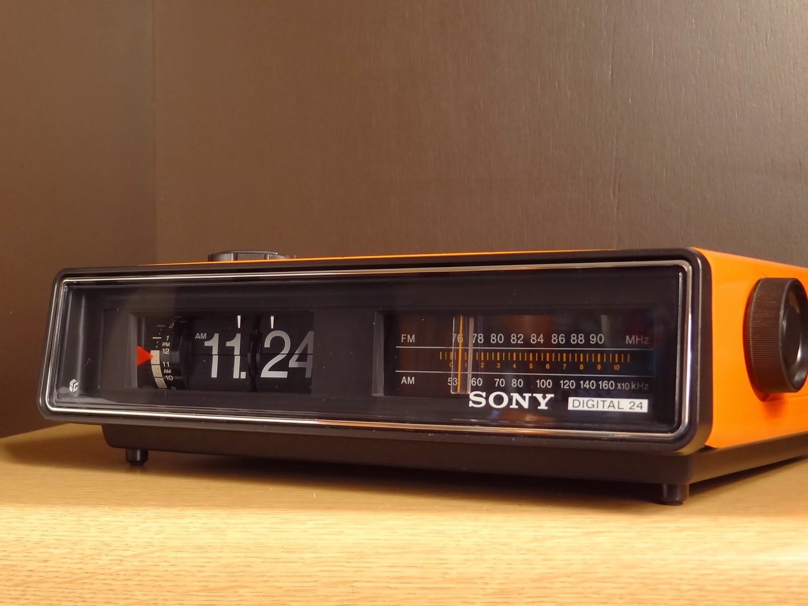 狂乱Nonaha日記: SONY パタパタ時計 ラジオ ICF-C230