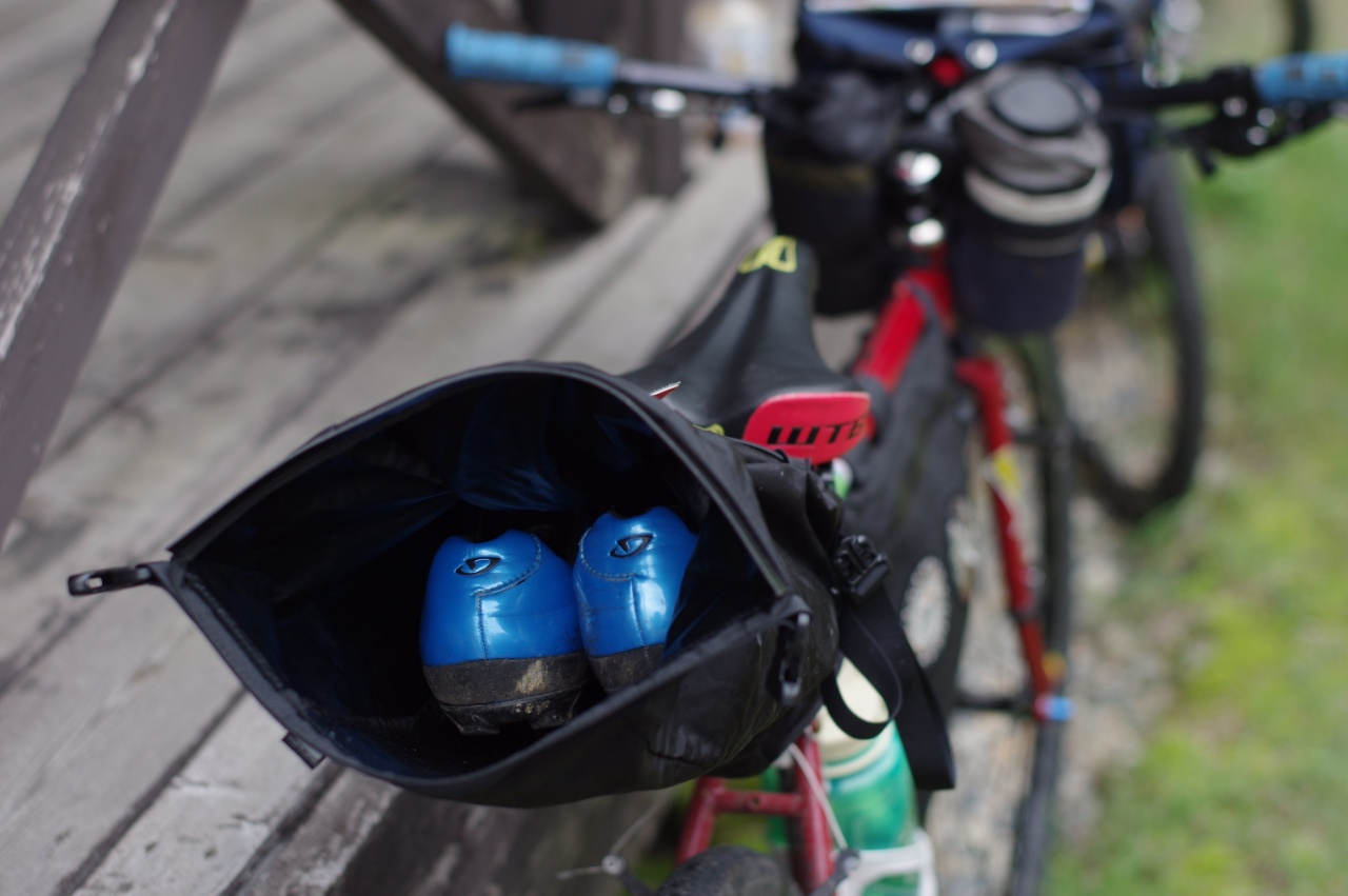 FAIRWEATHER* seat bag (olive) - BLUE LUG GLOBAL ONLINE STORE