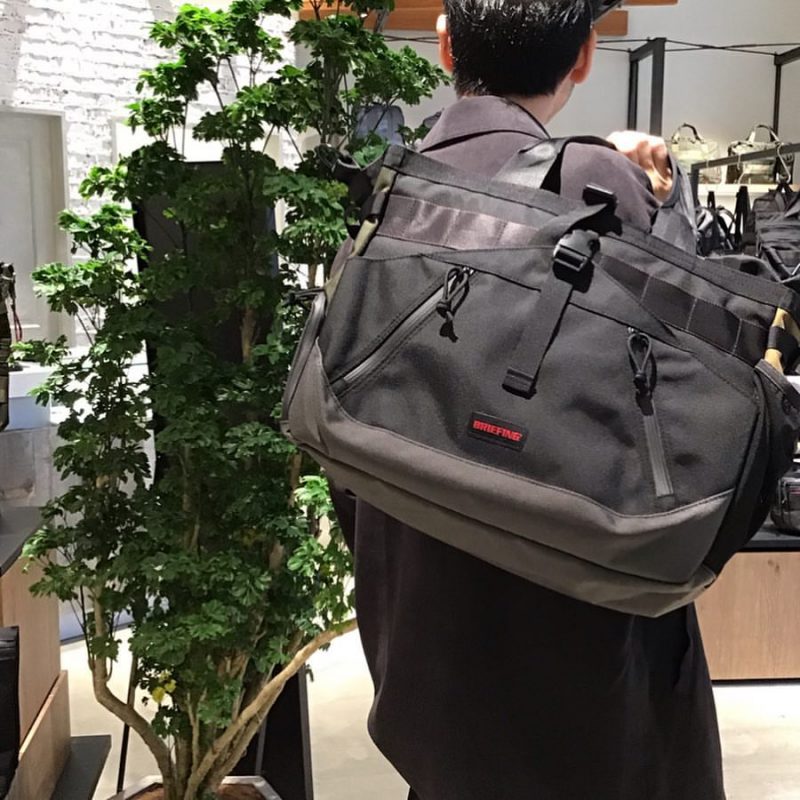 旅行やジム用バッグとしても使えてオススメのブリーフィングの