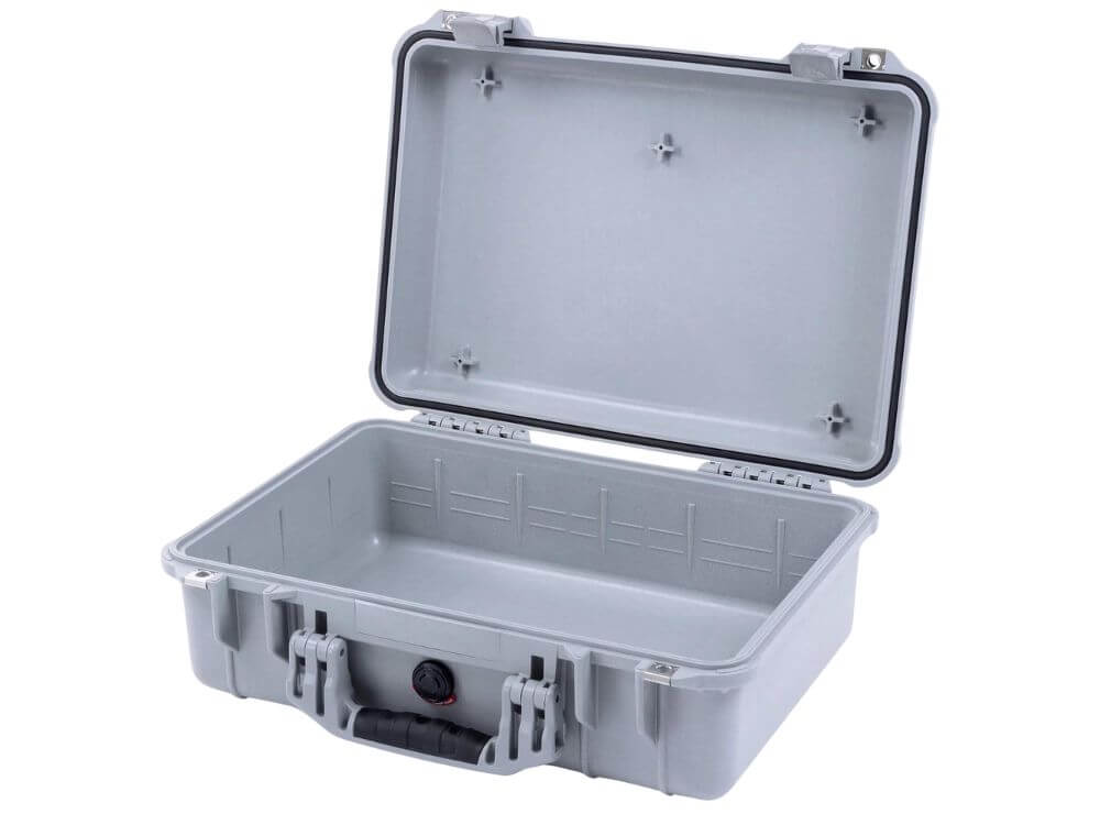 Pelican 1500 Case Canada - with custom handle & latch colours