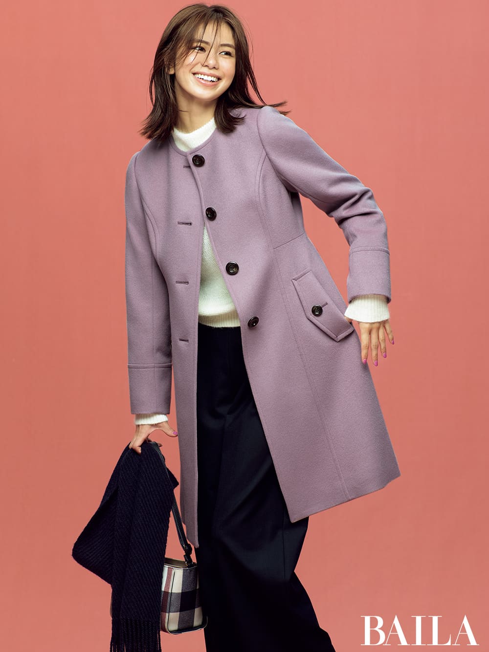 佐藤晴美が着るレディトラッドな5つのコート｜BLUE LABEL CRESTBRIDGE